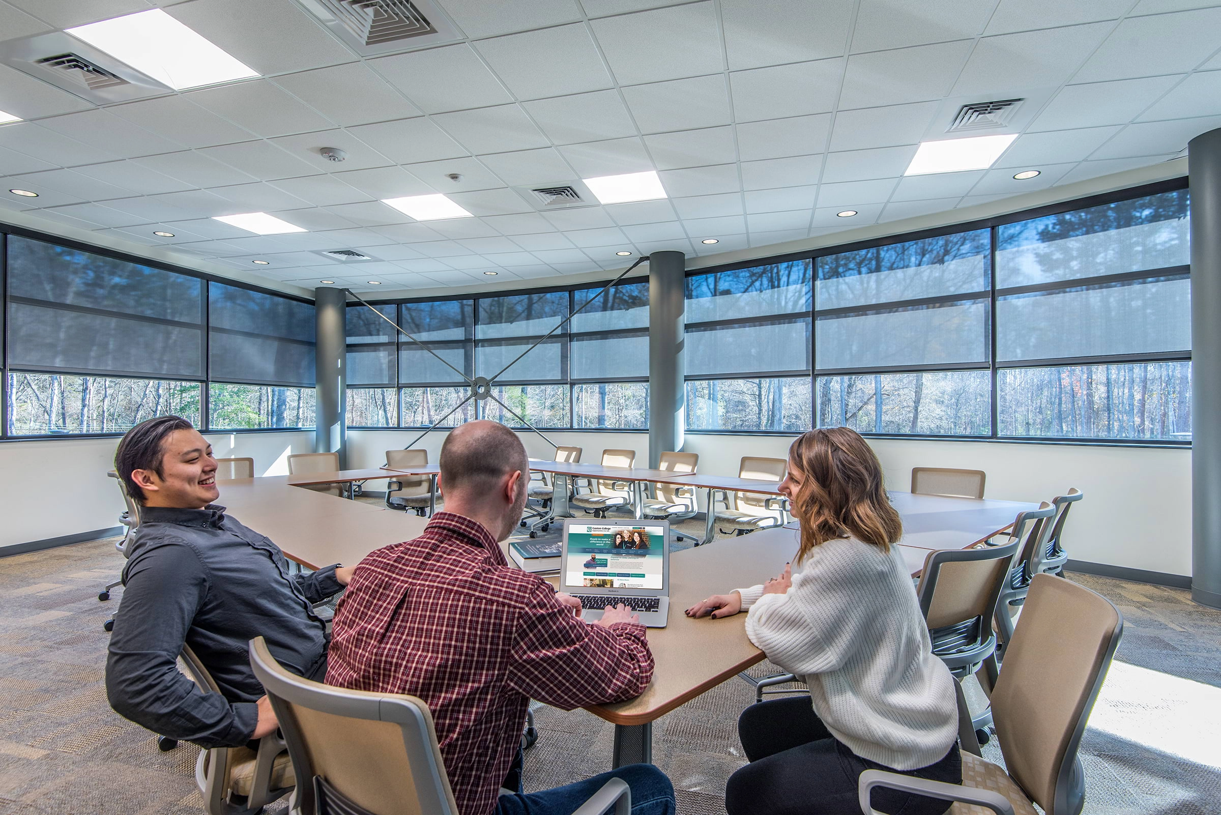 GastonCollegeCenterforAdvManufacturingClearSkyConferencePeopleNEWSCREEN-scaled